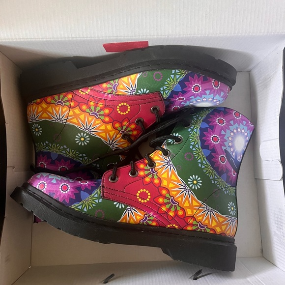 Flower boots - Picture 1 of 3